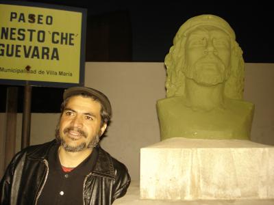 Rubén Pérez: El Chevive entre teatro y documental en el Teatro Glow Concert