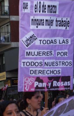 Día de la mujer: acto de Pan y Rosas en Buenos Aires