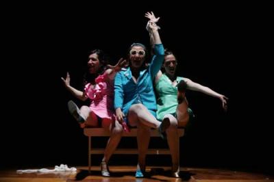 "Fría...como azulejo de cocina," un cálido espectáculo sobre el mundo femenino en el Baldio Teatro de Palomar, provincia de Buenos Aires