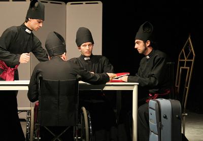 "Deportados de Neverland," una comedía dramática de Walter Velázquez se estrenó en el Teatro del Abasto de Buenos Aires
