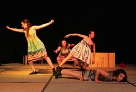 "Que las parió de las patas," espectáculo de juego-danza en la Ciudad Cultural Konex