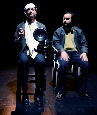 "La Razón Blindada," dos presos cuentan El Quijote, espectáculo de Arístides Vargas en el Teatro Andamio de Buenos Aires